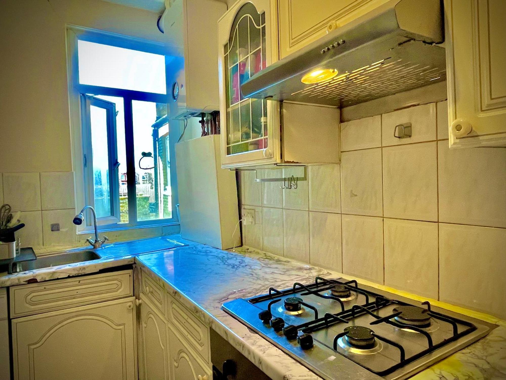 Comfy Double Bedroom With A Private Toilet Gazde/Camere de închiriat